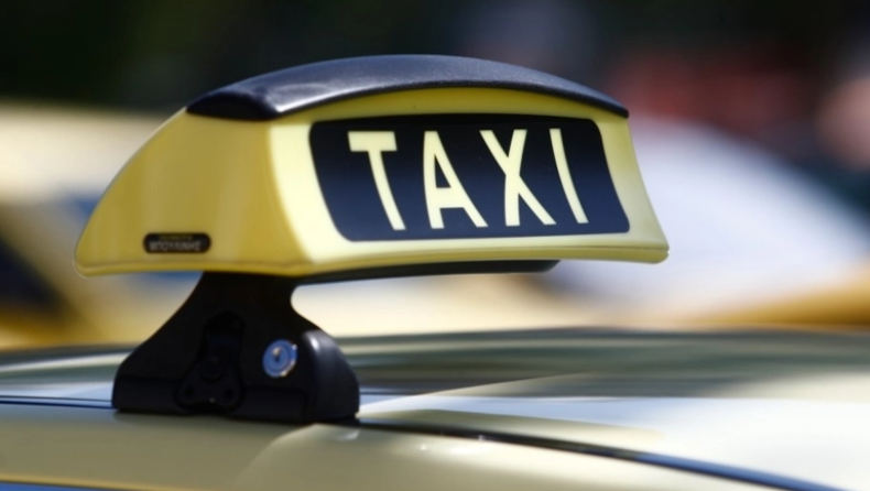 Οδηγός ταξί έκλεβε τα pin από κάρτες και τραβούσε χρήματα: Παρέσερνε τα θύματα του για να καταφέρει να ξεφύγει 