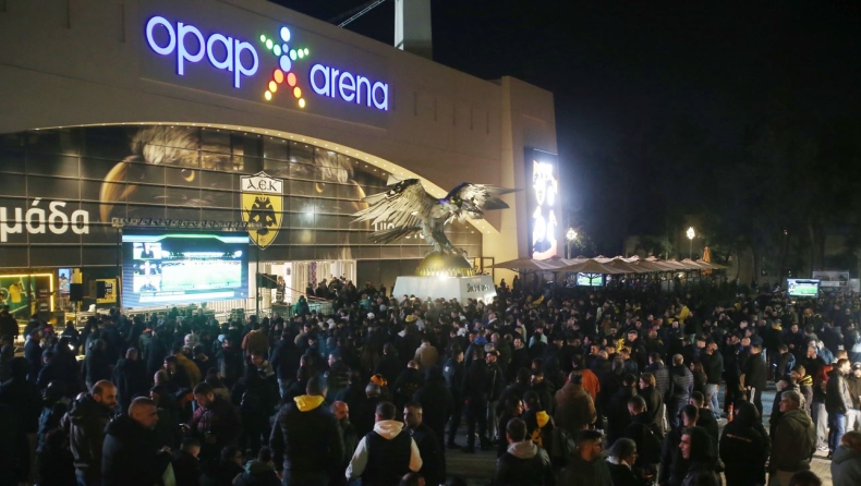 ΑΕΚ - Ατρόμητος: Κατάμεστη η πλατεία του Αετού έξω από την OPAP Arena