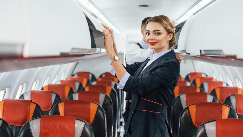 5 πράγματα που κάνεις μέσα στο αεροπλάνο και εκνευρίζουν τις αεροσυνοδούς