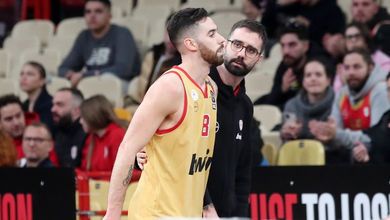 Ολυμπιακός - ΠΑΟΚ: Αποχώρησε για τα αποδυτήρια ο Βιλντόζα με πρόβλημα στον οπίσθιο μηριαίο (vid)