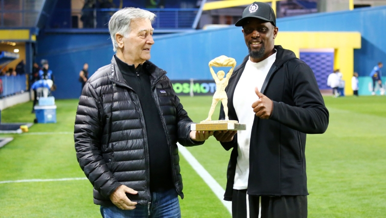  Παναιτωλικός: Ο Κωστούλας βράβευσε τον Καμαρά 