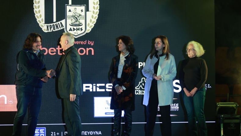 Άρης: Ο συγκλονιστικός λόγος της μητέρας του Άλκη Καμπανού στη γιορτή του συλλόγου