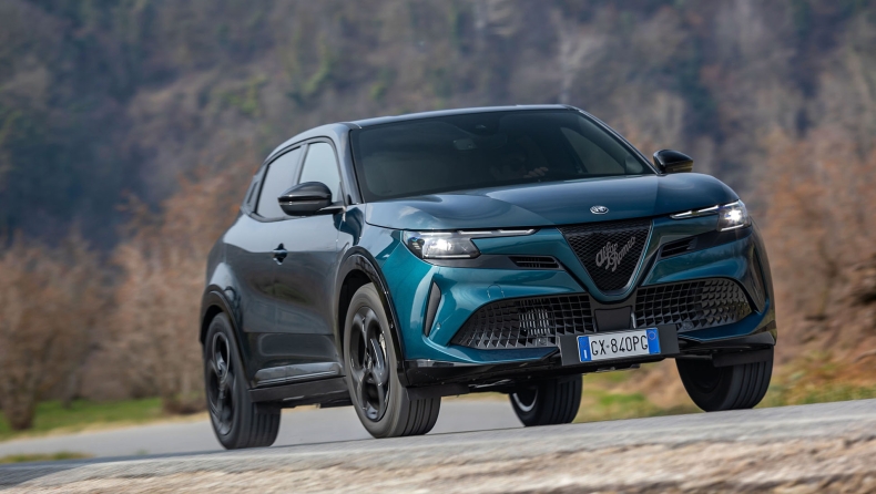 Οδηγήσαμε στην Ιταλία την Alfa Romeo Junior Ibrida Q4