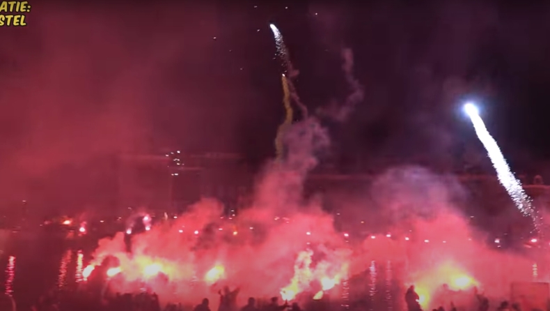 Άγιαξ: «Κοκκίνισε» το Άμστερνταμ από τα βεγγαλικά για τα 125α γενέθλια του Αίαντα (vid)