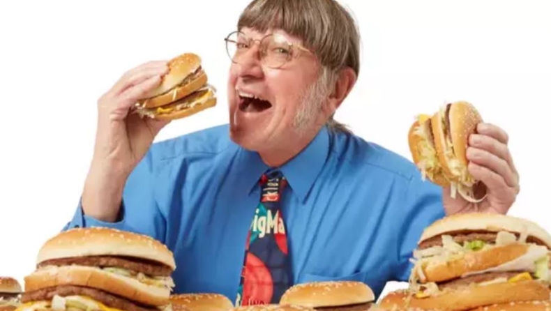Για πάνω από 50 χρόνια τρώει κάθε μέρα μπέργκερ: Τί επιπτώσεις έχουν στην υγεία του (vid)