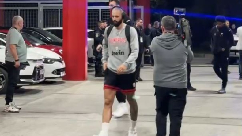 Ολυμπιακός - Παναθηναϊκός: Η άφιξη των «ερυθρολεύκων» στο ΣΕΦ (vid)