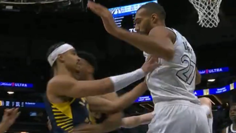 Τίμπεργουλβς - Πέισερς: Αποβλήθηκαν Γκομπέρ και Νέμπχαρντ στην ίδια φάση (vid)