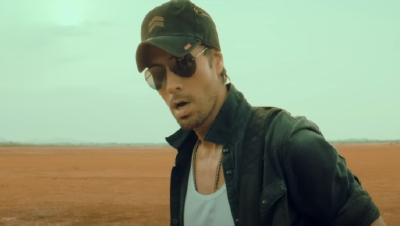 Νέα διαδικτυακή απάτη: 63χρονη νόμιζε ότι είχε σχέση με τον Enrique Iglesias (vid)