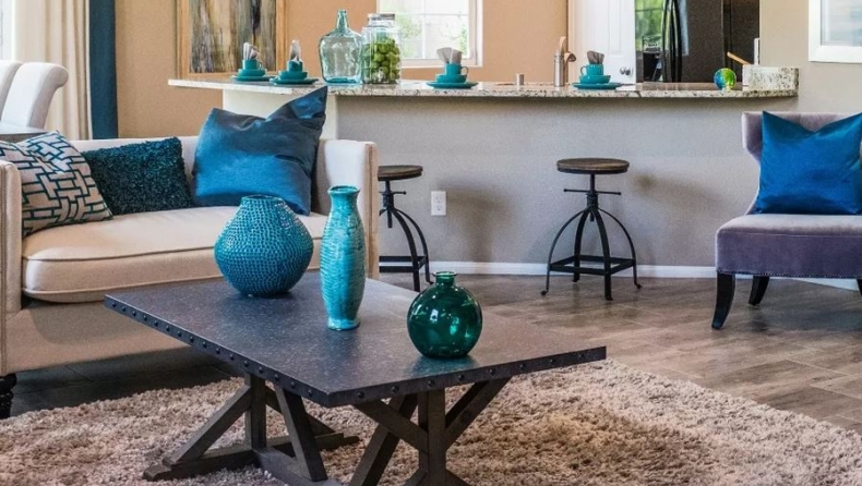 Τι να προσέξεις στο σπίτι πριν τις διακοπές του Πάσχα: Ποιες συσκευές πρέπει να βγάλεις από την πρίζα και ποιες όχι