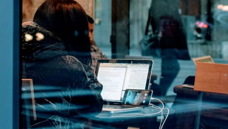 Γιατί όλο και περισσότεροι ιδιοκτήτες καφετεριών απαγορεύουν την χρήση λάπτοπ