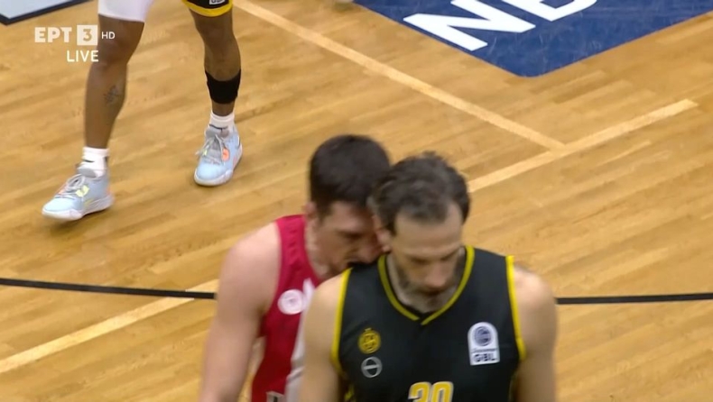 Μαρούσι - Ολυμπιακός: Κυνηγά κάθε μπάλα στην άμυνα ο Λαρεντζάκης και... δαγκώνει (vid)