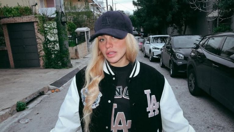 Η Κόνι Μεταξά πήγε να πάρει από την αστυνομία τις πινακίδες της και τράκαρε (vid)