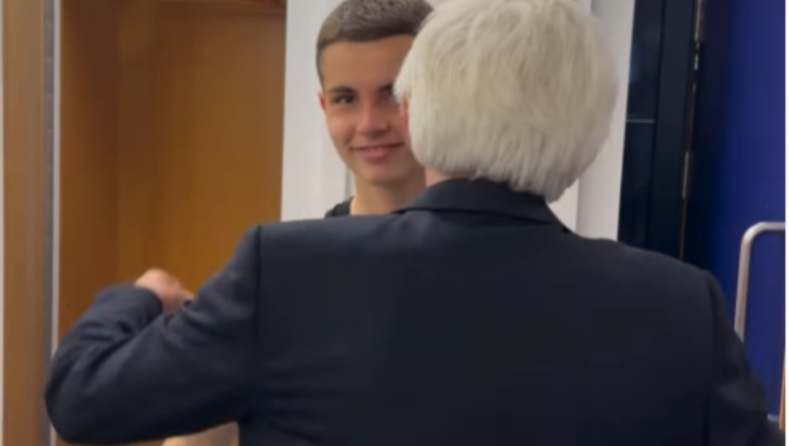  Εθνική Ελλάδος: Ο Γιοβάνοβιτς αγκάλιασε όλους τους διεθνείς, η ατάκα του Μασούρα: «Ασε με να κάνω το κομμάτι μου» (vid) 