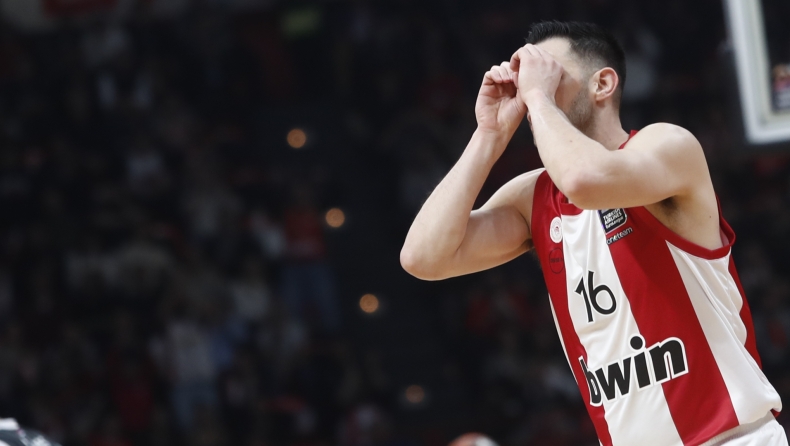 Ολυμπιακός: Η καλημέρα με τον Παπανικολάου να «παρακολουθά το μεγαλείο του Θρύλου» (vid)