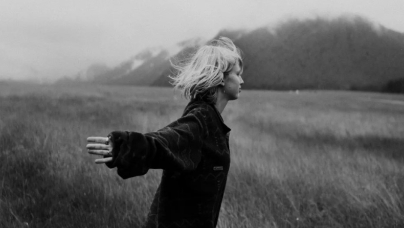 8 σημάδια που αποκαλύπτουν ότι ένας άνθρωπος διαθέτει εξαιρετική ψυχική δύναμη