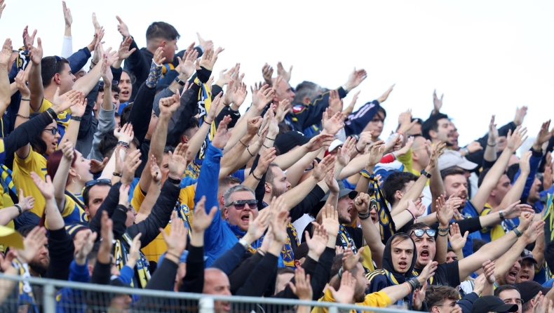 ΟΦΗ - Αστέρας Τρίπολης: Η κιτρινομπλέ κερκίδα των Αρκάδων στο «Γεντί Κουλέ»