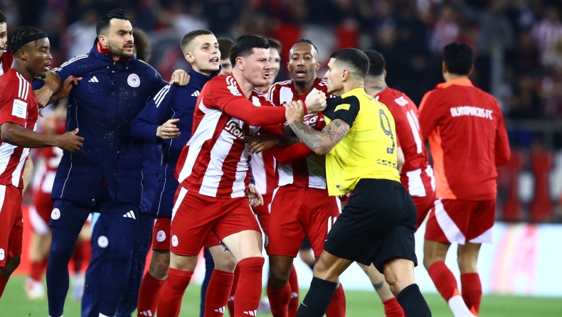 Ολυμπιακός – ΑΕΚ: Ένταση και ξύλο μετά το τέλος του ντέρμπι