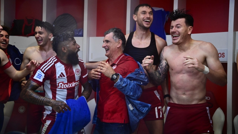 Ολυμπιακός: Το μπουγέλο στον Μεντιλίμπαρ και η αποθέωση από τους παίκτες του (vid) 