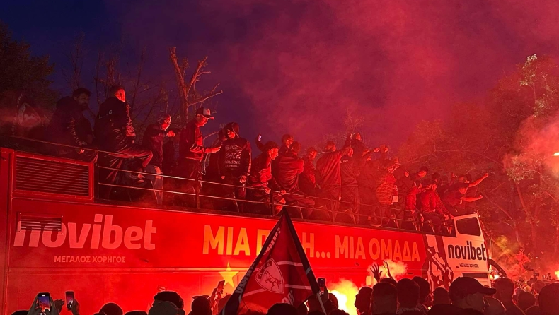 ΑΕΛ: Πήρε φωτιά η Λάρισα, έφτασαν στην πλατεία οι θριαμβευτές! (vid)
