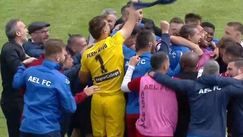 Παίκτες της ΑΕΛ πανηγυρίζουν