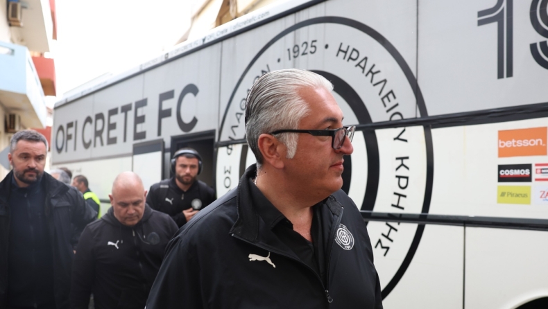 ΟΦΗ - Αστέρας: Πάτησε το χορτάρι μαζί με τον γιο του πριν τη σέντρα ο Μιχάλης Μπούσης