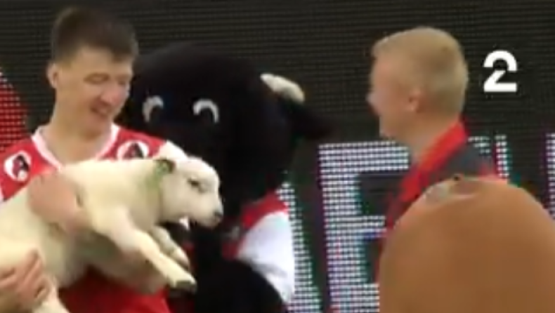 Νορβηγία: Η Μπρίνε επιβράβευσε τον MVP του αγώνα με ένα... αρνί (vid)