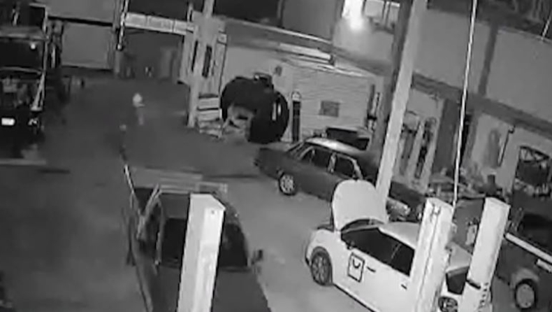 Καρέ καρέ η διάρρηξη σε επιχείρηση: Πώς οι δράστες έκλεψαν αγροτικό όχημα σε 1,5 λεπτό (vid)