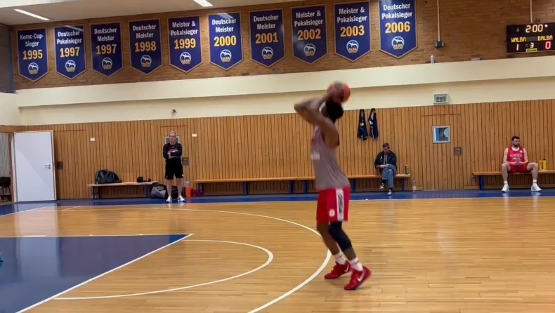 Ολυμπιακός: Με Έβανς η τελευταία προπόνηση πριν την Άλμπα (vid)