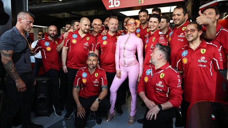 F1 - «Σεισμός» στο γκαράζ της Ferrari με την άφιξη της Τζένιφερ Λόπεζ (vid)