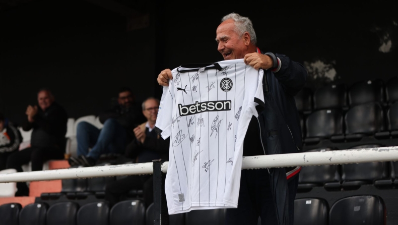 Ο πιο πιστός οπαδός του ΟΦΗ στο Gazzetta: «Με συγκίνησε ότι μου έκλεισαν εισιτήριο για τον τελικό, θα πάω με το αεροπλάνο της ομάδας»