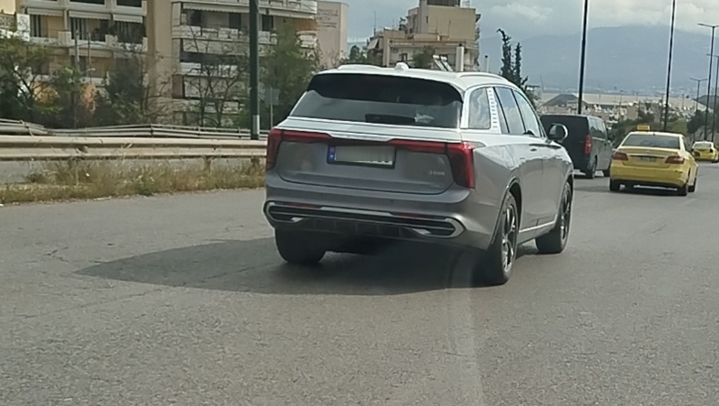 Ποιο είναι το μεγάλο ηλεκτρικό SUV με πινακίδες Νορβηγίας που συναντήσαμε στην Αθήνα