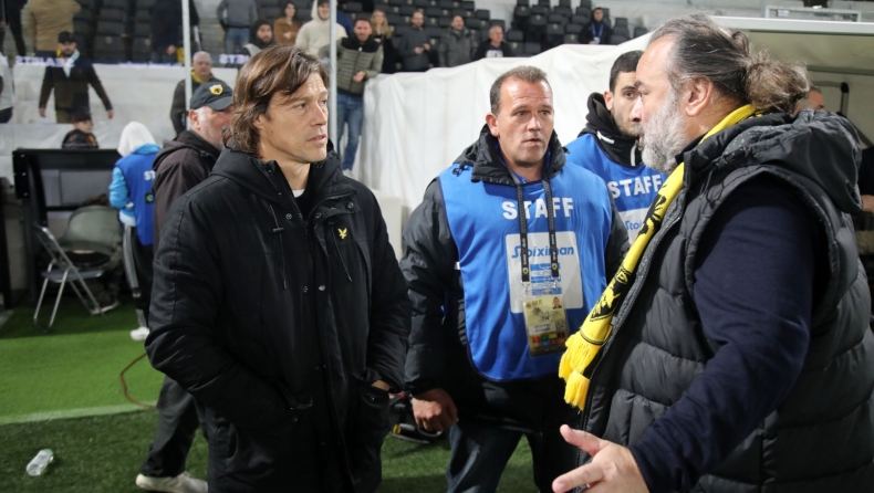 ΑΕΚ: Συζήτηση Ηλιούπουλου με Αλμέιδα μετά το τέλος του ματς με τον ΠΑΟΚ