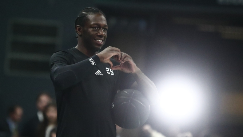 Παναθηναϊκός: Αποθέωση στον Ναν μετά την ανανέωση του συμβολαίου του