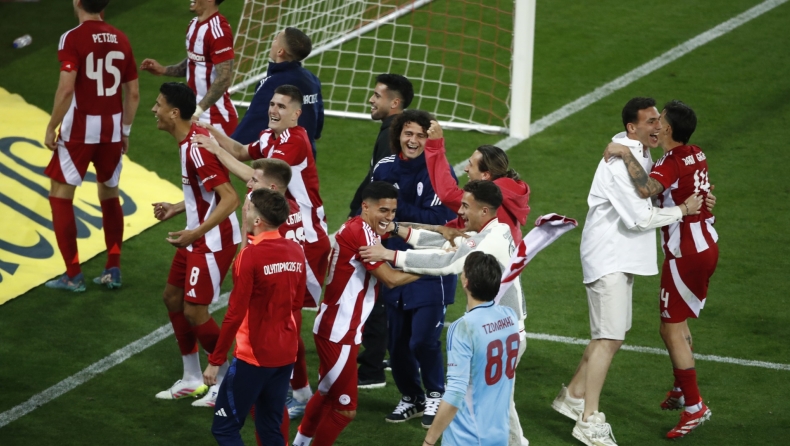Ολυμπιακός: Κόσμος και παίκτες ένα για την κατάκτηση του πρωταθλήματος (vid)