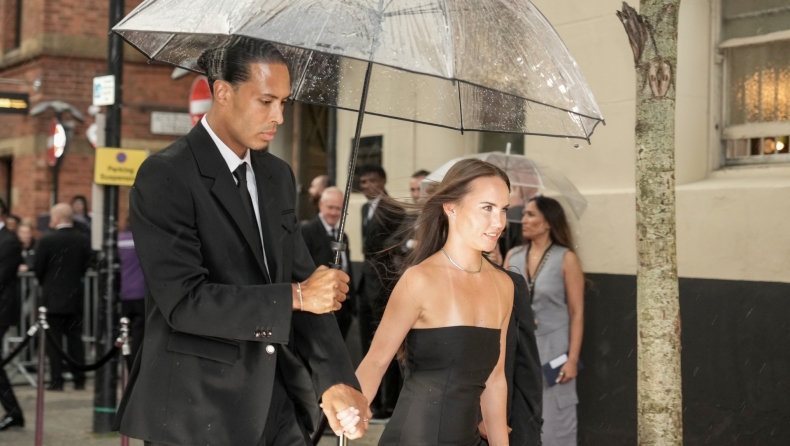 Φαν Ντάικ: Η γυναίκα που είναι πάντα στο πλευρό του