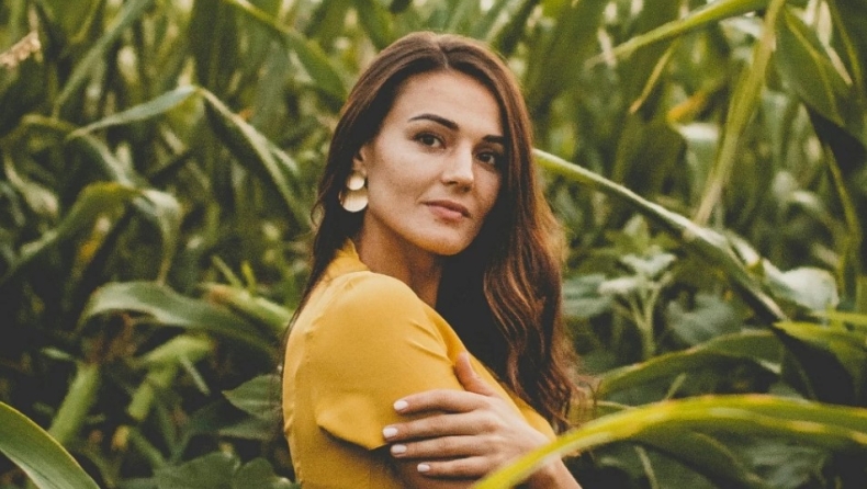 Θέλεις να δείχνεις πιο συμπαθής; Η μοναδική αλλαγή που πρέπει να κάνεις στη στάση του σώματός σου