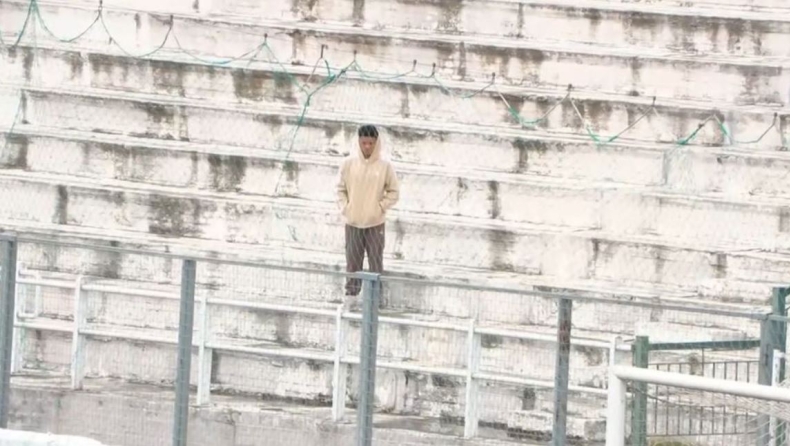 ΠΑΟΚ Β - Νίκη Βόλου: Ο Τάισον παρακολουθούσε το ματς όρθιος στο πέταλο (vid)