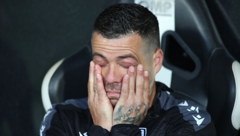 ΠΑΟΚ - ΑΕΚ: Τα δάκρυα του Βιεϊρίνια πριν το τελευταίο ματς της καριέρας του 