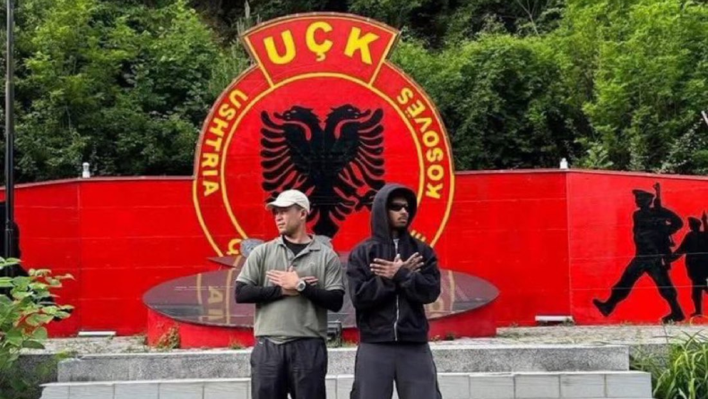 Αντεγέμι: Σχημάτισε τον αετό της Αλβανίας ποζάροντας μπροστά από μνημείο του UCK