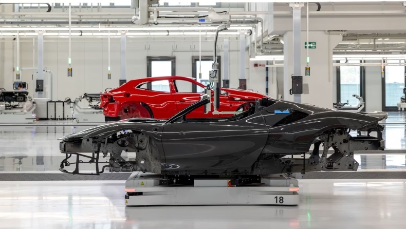 Ferrari: Το πρώτο ηλεκτρικό της μοντέλο θα παρουσιαστεί σε... δόσεις