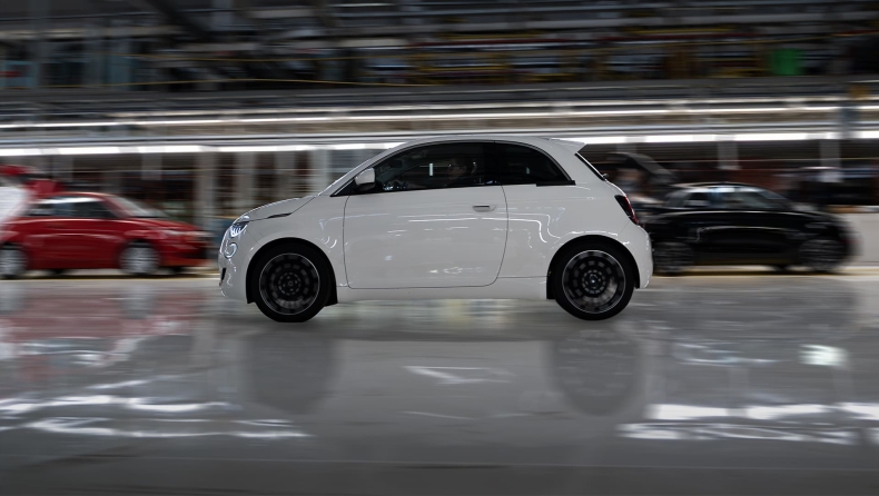 Fiat: Κάνει στροφή στο υβριδικό 500, πότε αρχίζει η παραγωγή του (vid) 