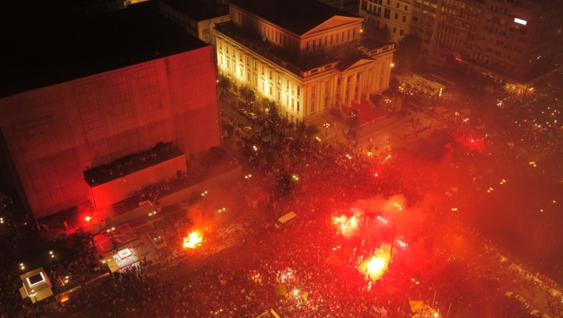 Φιλαδέλφεια - Πειραιάς: Μια ατελείωτη ερυθρόλευκη λαοθάλασσα! 