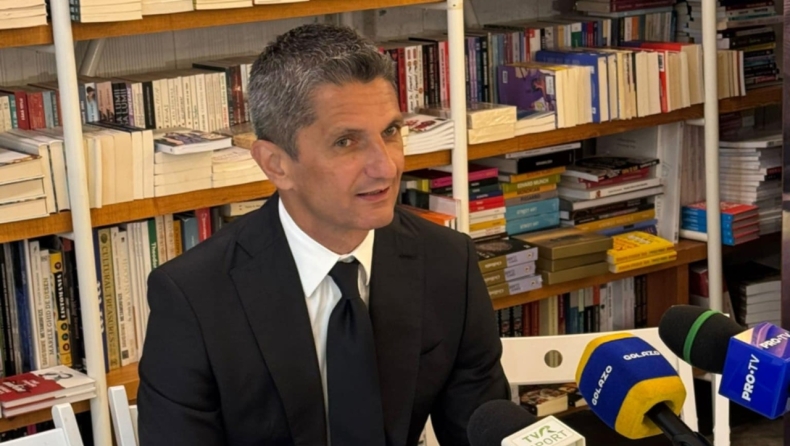 Λουτσέσκου σε παρουσίαση βιβλίου στη Ρουμανία: «Έχω συμβόλαιο με τον ΠΑΟΚ και όταν έχω συμβόλαιο δεν μιλάω με καμία ομάδα»