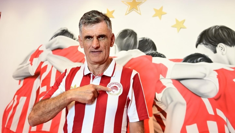 Ολυμπιακός: Φόρεσε τη συλλεκτική και επετειακή φανέλα ο Μεντιλίμπαρ, προ-παραγγελίες για όλη την Ελλάδα