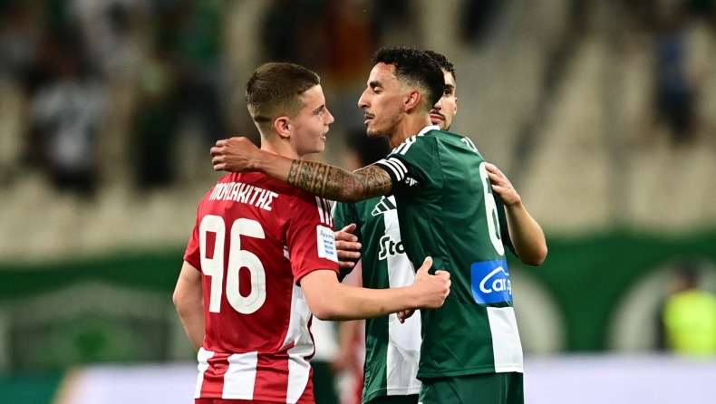 Ολυμπιακός: Ο Μουζακίτης έδωσε τη φανέλα του σε φίλους του Παναθηναϊκού!