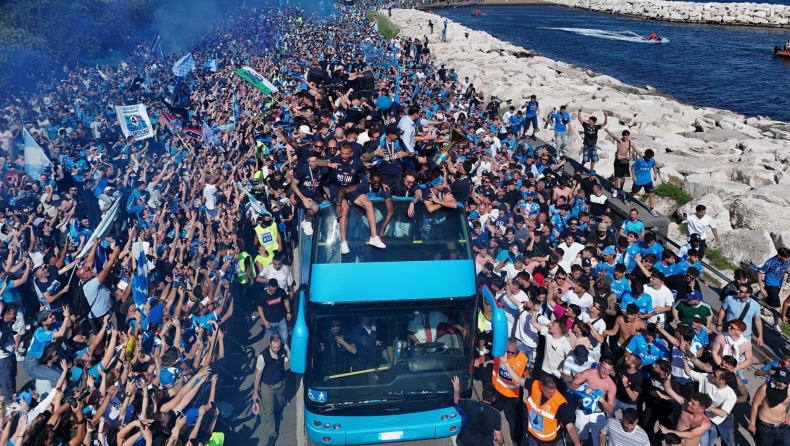 Νάπολι: Τρέλα και... παράνοια, 200.000 οπαδοί στον δρόμο για την πρωταθλήτρια! (vid)