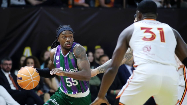 Γαλατασαράι - Μάλαγα: Ο Πέρι χτύπησε στον αστράγαλο, έκατσε πάγκο αλλά επέστρεψε