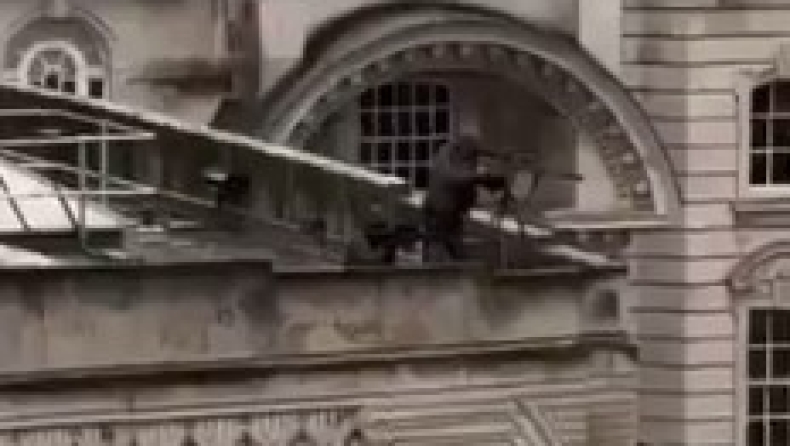 Βίντεο που προκαλεί ερωτηματικά για το Λίβερπουλ: Υπήρχαν όντως ελεύθεροι σκοπευτές στις ταράτσες; 