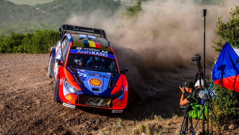 ΕΚΟ Ράλλυ Ακρόπολις: Στην κορυφή ο Νεβίλ, μάχη με τις πέτρες και τη σκόνη για τους οδηγούς (vid)