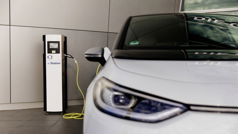 Ποια ηλεκτρικά αγοράζουν οι Έλληνες; Τα πιο φθηνά ή αυτά με την μεγαλύτερη αυτονομία;